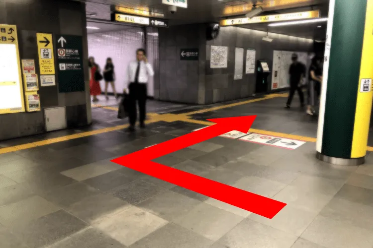 1.東新宿の改札口を出たら、右に進んで下さい